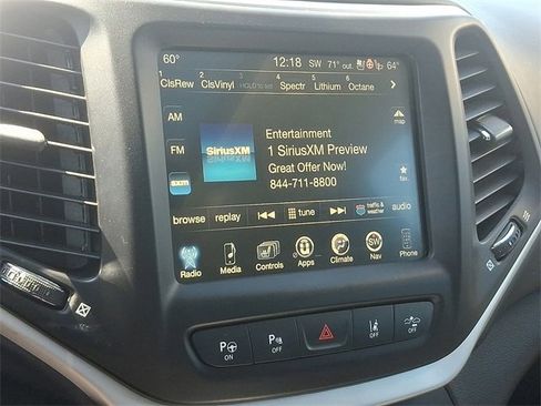 Used 2017 Jeep Cherokee Overland w/ Technology Group image 17