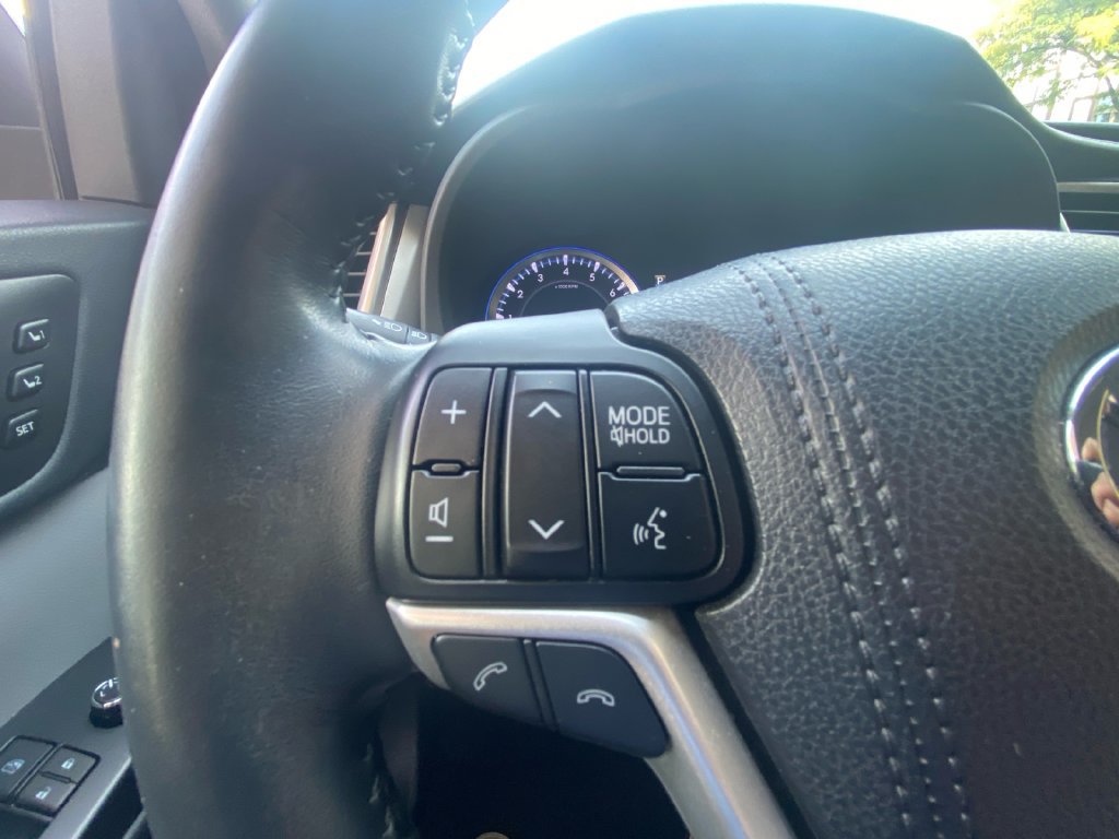 Used 2017 Toyota Highlander Limited AWD/4WD image 20