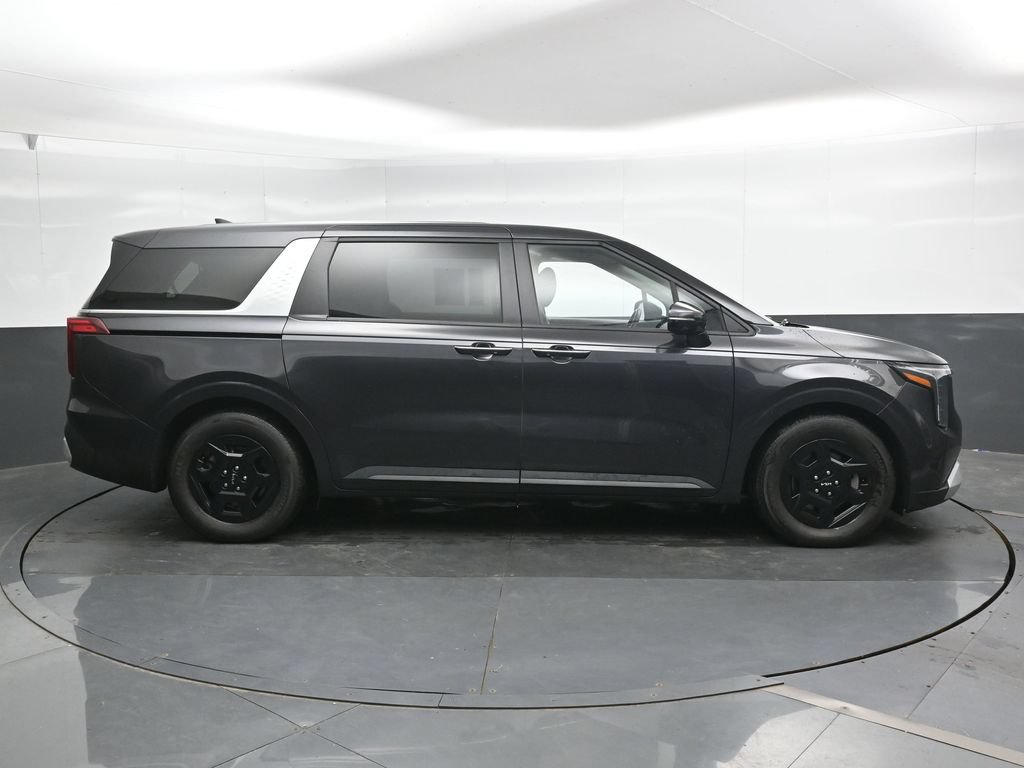 Used 2025 Kia Carnival FWD image 3