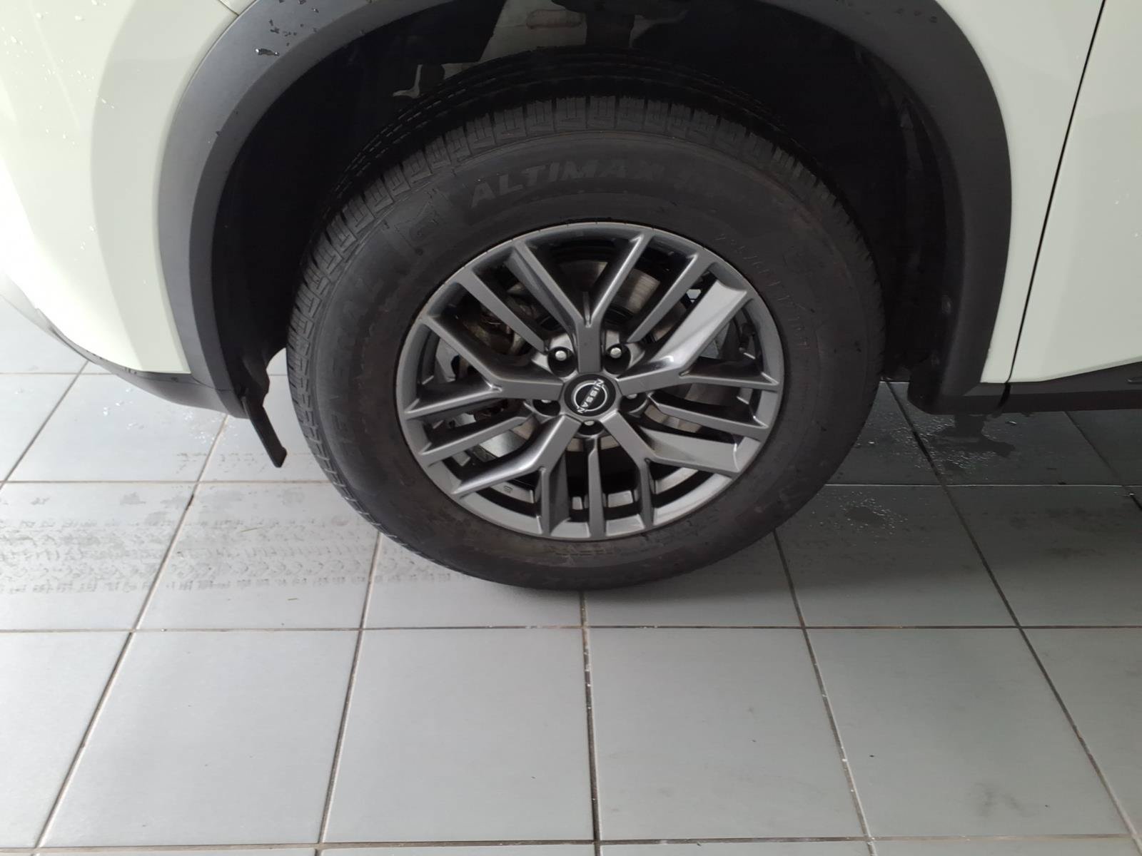 Used 2023 Nissan Rogue S AWD/4WD image 10