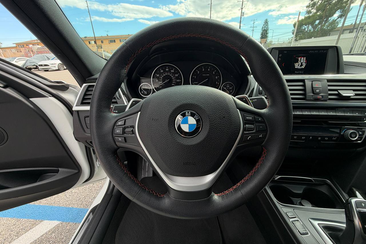 Used 2018 BMW 330i Sedan w/ Convenience Package RWD image 11