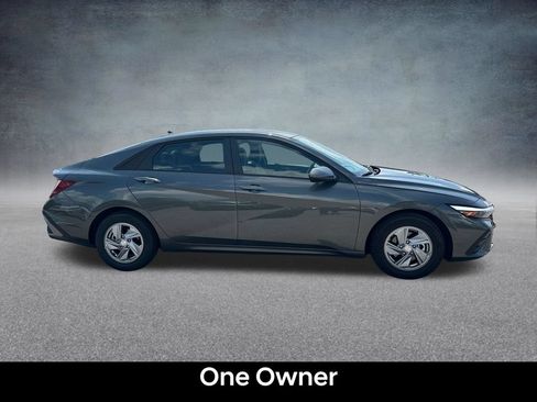 Used 2026 Hyundai Elantra SE FWD image 6