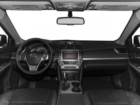 Used 2013 Toyota Camry LE image 10