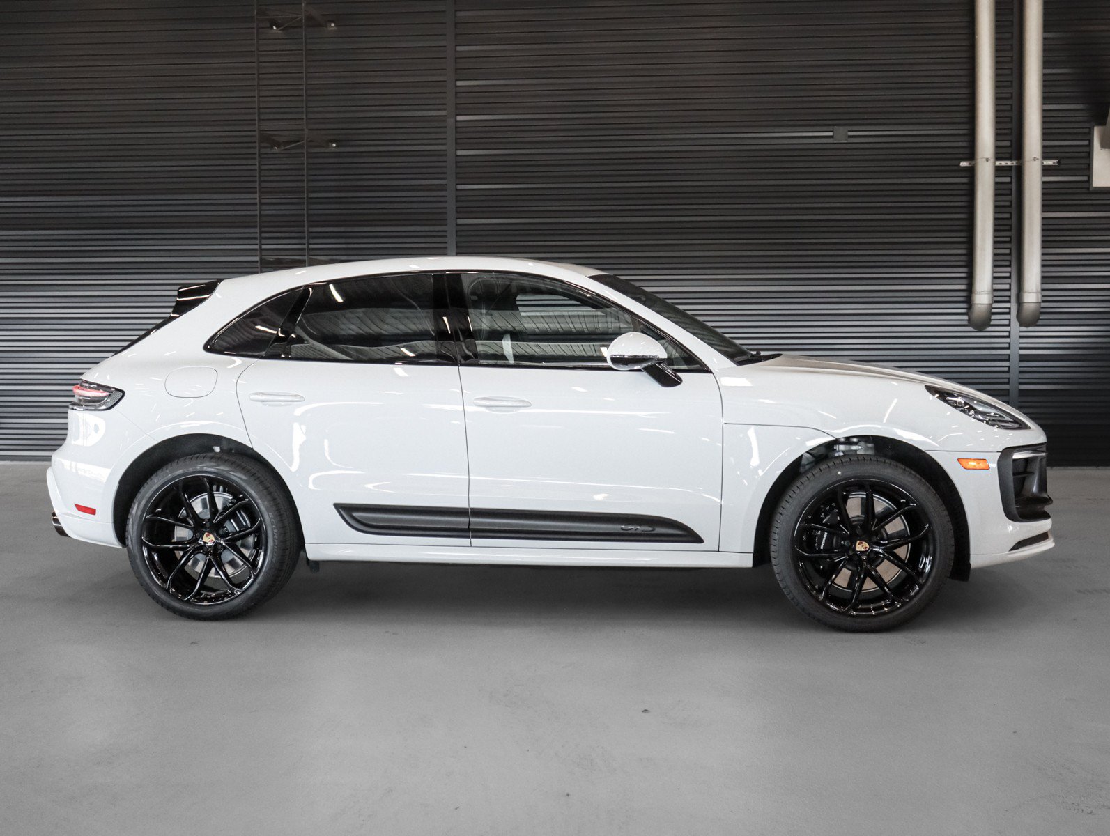 Certified 2025 Porsche Macan GTS AWD/4WD image 11