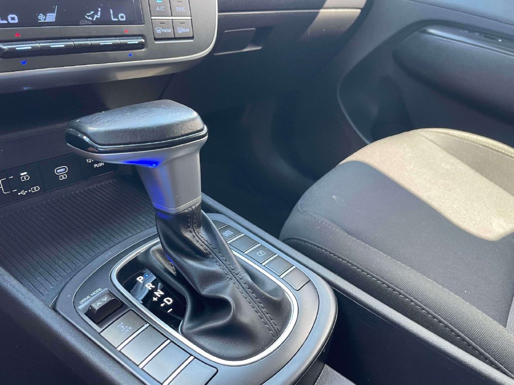 Certified 2025 Hyundai Kona SEL AWD/4WD image 31