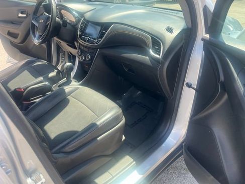 Used 2017 Chevrolet Trax LT w/ Driver Confidence Package FWD image 32