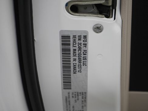 Used 2024 Chrysler Pacifica Limited FWD image 26