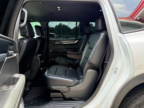 Used 2025 GMC Acadia Elevation w/ Elevation Premium Package AWD/4WD image 33