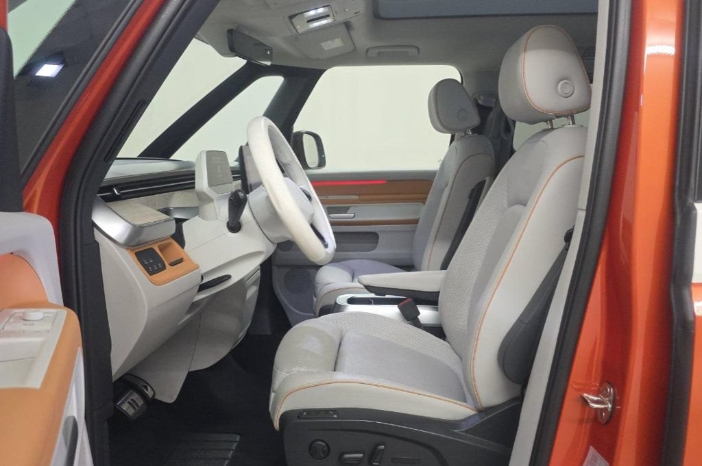 Used 2025 Volkswagen ID. Buzz Pro S Plus AWD/4WD image 2
