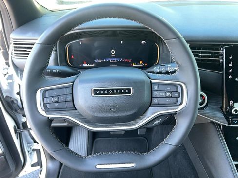 Used 2023 Jeep Wagoneer L Series II image 16