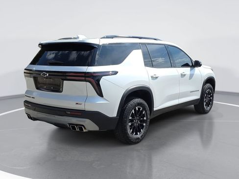 Used 2025 Chevrolet Traverse Z71 w/ Driver Confidence Package AWD/4WD image 3