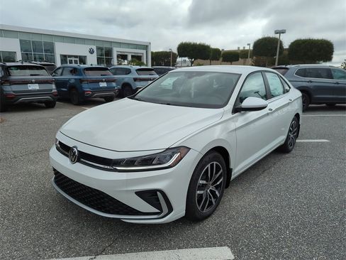 New 2025 Volkswagen Jetta SE image 10