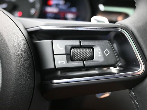 Used 2025 Porsche Macan image 11