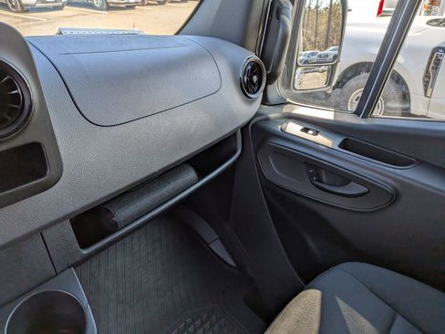 Used 2024 Mercedes-Benz Sprinter 2500 image 18