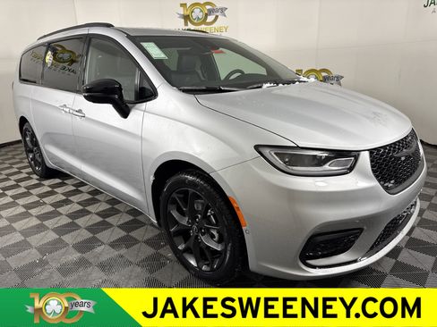 New 2026 Chrysler Pacifica Select w/ S Appearance Package image 1