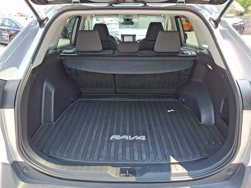 Used 2022 Toyota RAV4 XLE AWD/4WD image 28