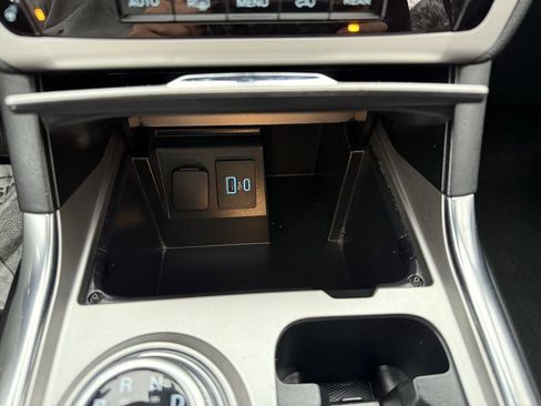 Used 2021 Ford Explorer XLT w/ Equipment Group 202A image 23