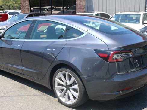 Used 2020 Tesla Model 3 Standard Range RWD image 5