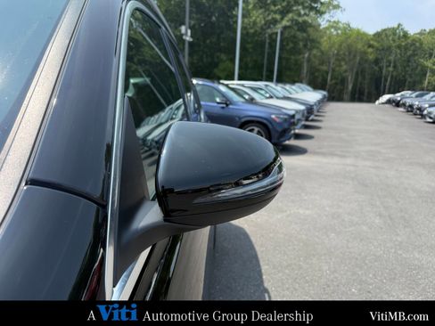 Used 2022 Mercedes-Benz GLB 250 4MATIC image 11