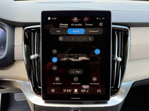 New 2026 Volvo XC90 B5 Plus image 23