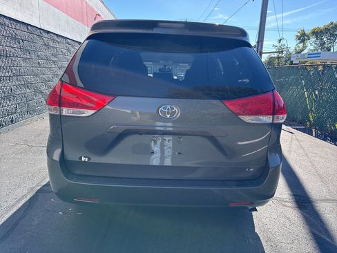 Used 2014 Toyota Sienna LE image 15