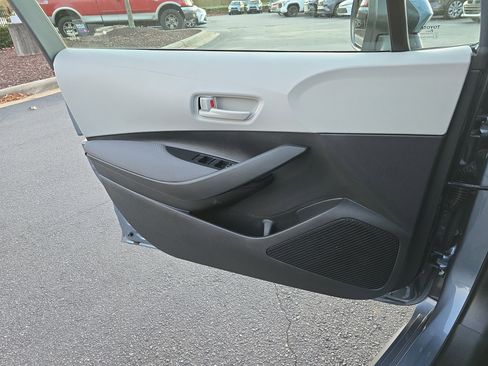 Used 2022 Toyota Corolla LE image 26