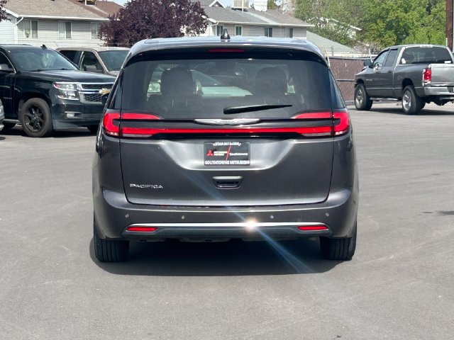 Used 2023 Chrysler Pacifica Touring-L FWD image 5