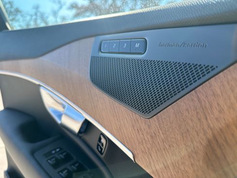 Used 2025 Volvo XC90 B6 Plus w/ Protection Package Premier image 18