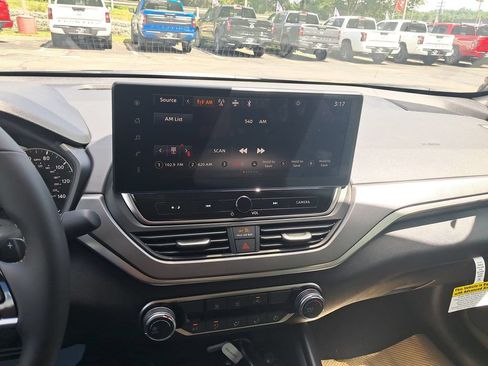 New 2026 Nissan Altima 2.5 SR AWD/4WD image 18