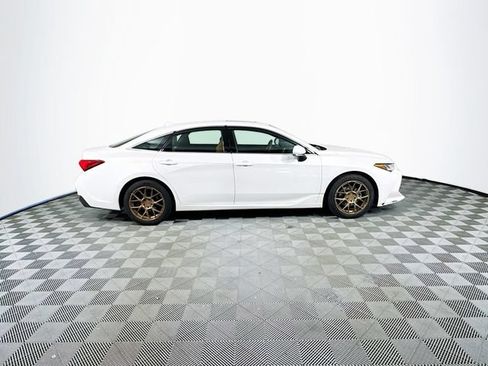 Used 2019 Toyota Avalon Limited w/ Advanced Safety Package FWD image 5