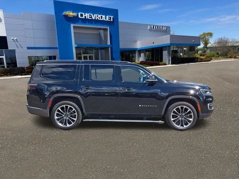 Used 2022 Jeep Wagoneer Series III w/ Premium Group I AWD/4WD image 27