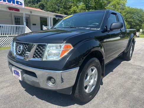 Used 2008 Nissan Frontier SE w/ SE Value Truck Pkg AWD/4WD image 3