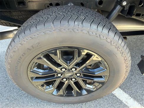 Used 2025 Ford F150 Lariat w/ Equipment Group 501A Mid image 17