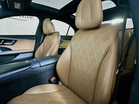 Used 2025 Mercedes-Benz E 450 4MATIC Sedan w/ Airmatic Package image 19