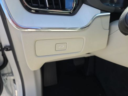 New 2026 Volvo XC60 B5 Ultra w/ Protection Package Premier AWD/4WD image 12