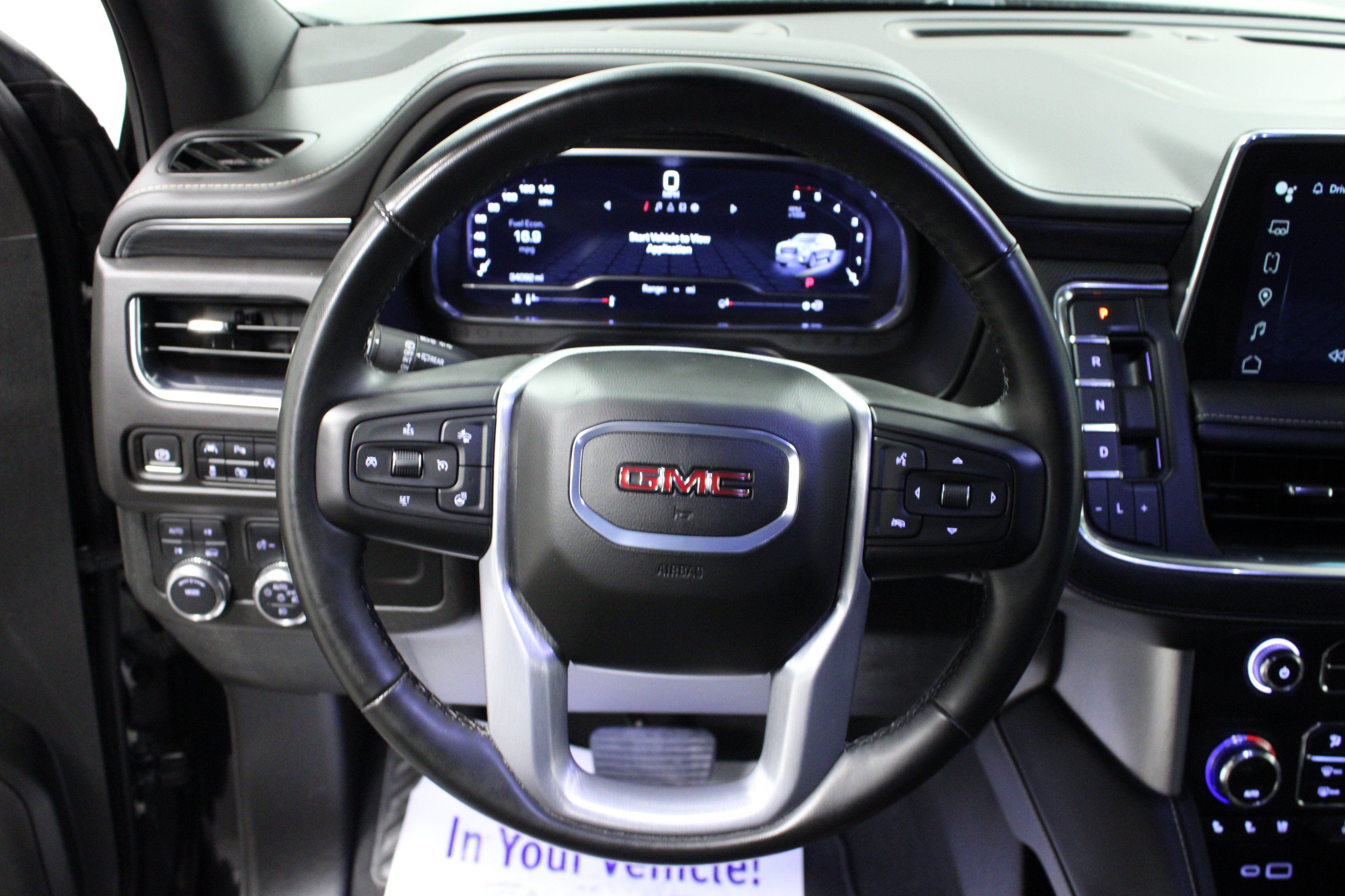 Used 2024 GMC Yukon SLT w/ SLT Luxury Package AWD/4WD image 18
