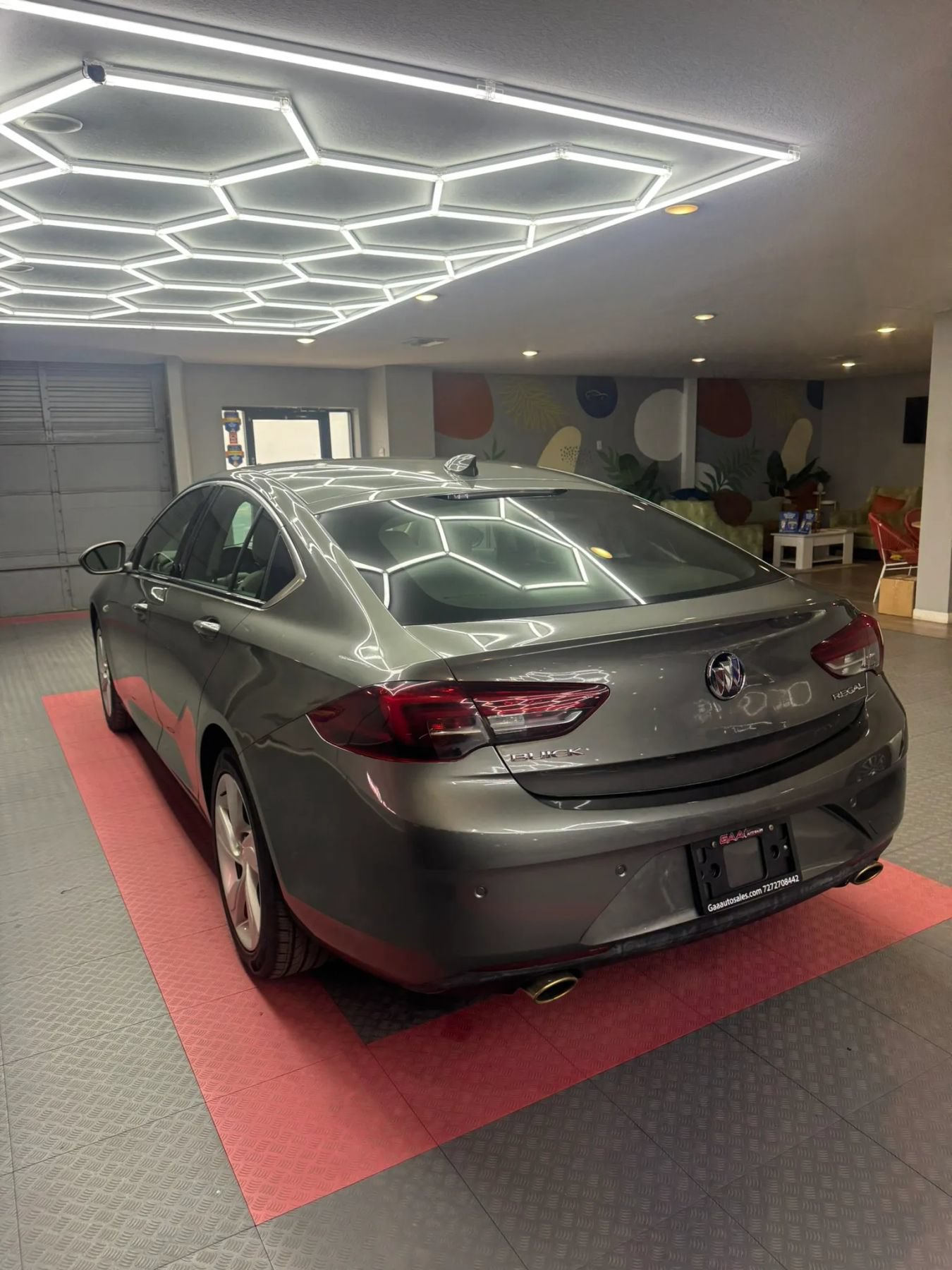 Used 2018 Buick Regal Preferred w/ Sights and Sounds Package FWD image 5