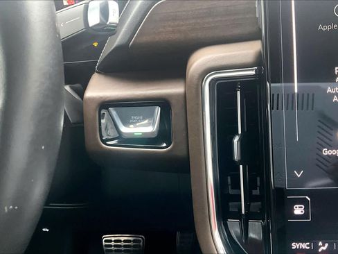 Used 2025 GMC Yukon Denali Ultimate w/ LPO, Floor Liner Package AWD/4WD image 35