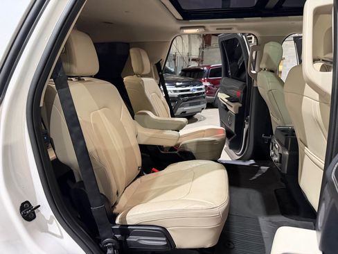 Used 2018 Ford Expedition Platinum RWD image 23