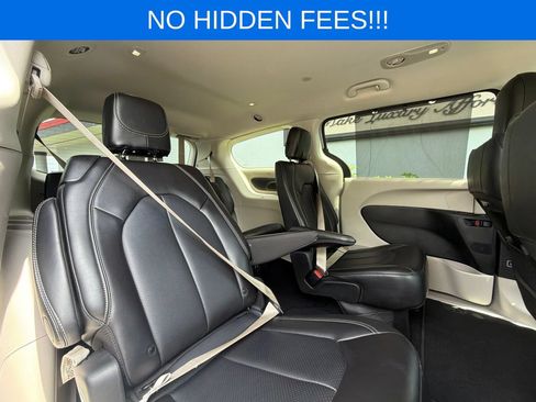 Used 2024 Chrysler Pacifica Touring-L FWD image 37