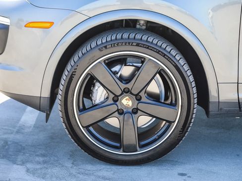 Used 2018 Porsche Cayenne S AWD/4WD image 10