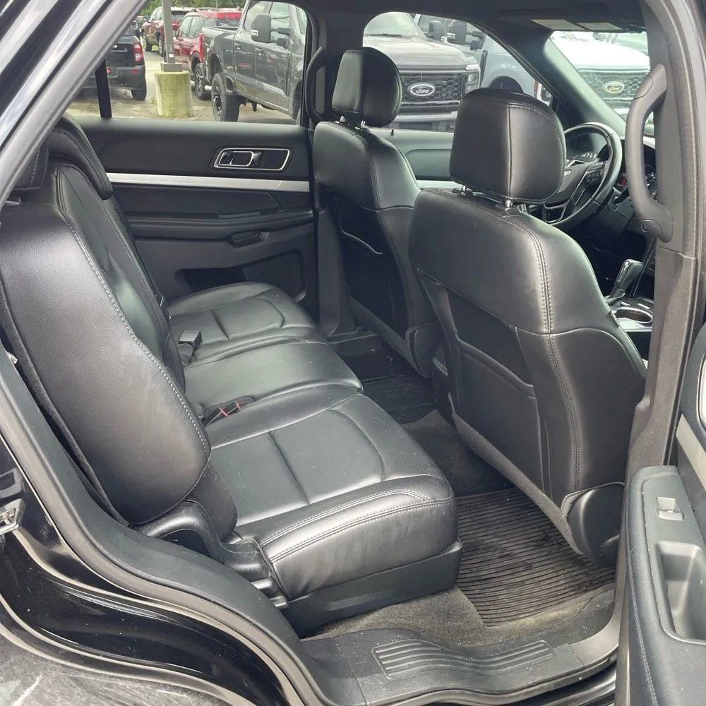 Used 2017 Ford Explorer XLT w/ Equipment Group 202A AWD/4WD image 25