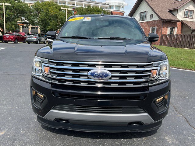 Used 2020 Ford Expedition XLT w/ Equipment Group 202A AWD/4WD image 2