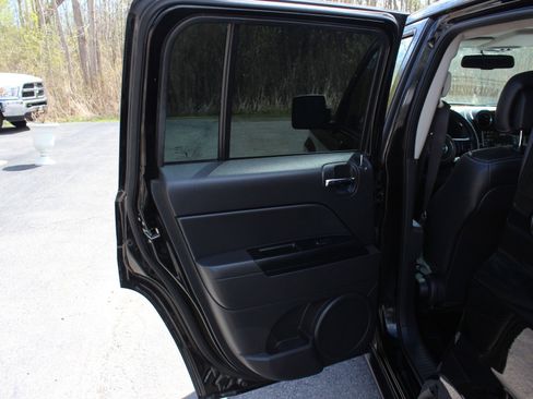 Used 2017 Jeep Patriot High Altitude AWD/4WD image 38