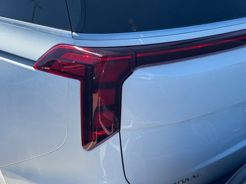 Certified 2026 Kia Carnival EX image 7