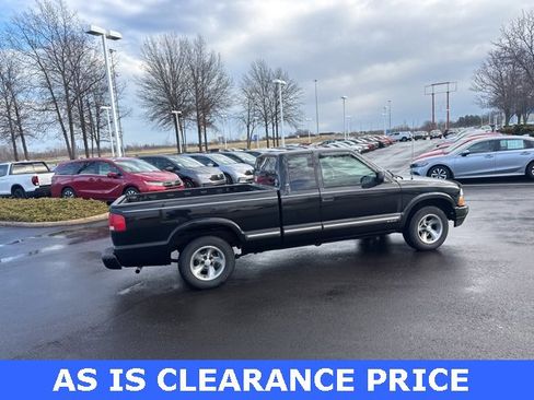 Used 2001 Chevrolet S10 Pickup LS w/ Preferred Equipment Group image 14