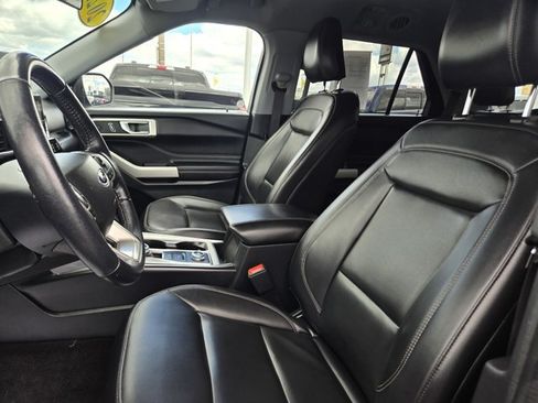 Used 2022 Ford Explorer XLT w/ Equipment Group 202A AWD/4WD image 27