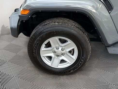 Used 2022 Jeep Gladiator Sport image 42