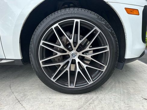 Certified 2023 Porsche Macan image 15