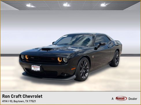 Used 2022 Dodge Challenger R/T Scat Pack RWD image 1